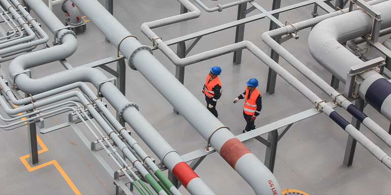 img-src”large-impactful-imagery-and-video-770×385”-alt”Gaslog-ship-on-board”-1